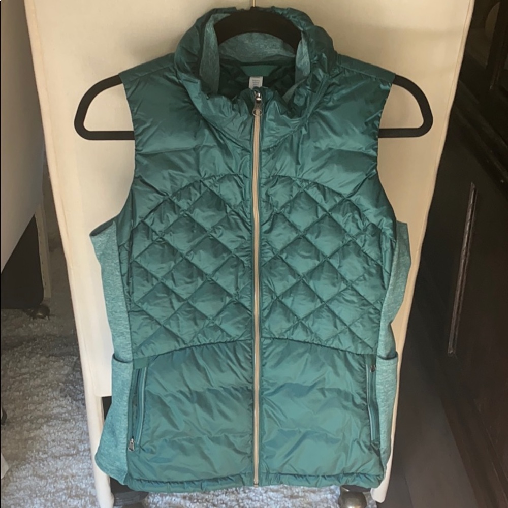 Lululemon goose down vest Sz 10